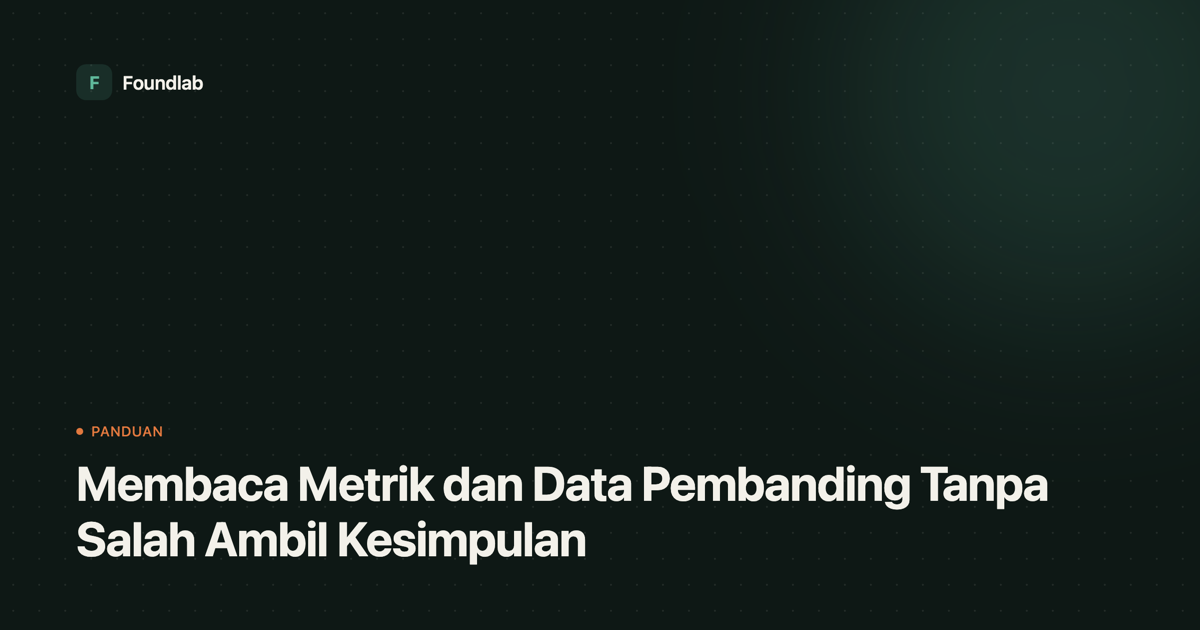 Kartu sampul Foundlab bertuliskan judul artikel: Membaca Metrik dan Data Pembanding Tanpa Salah Ambil Kesimpulan